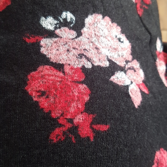 Maurices Long Sleeve Keyhole Floral Top Size XL - Picture 9 of 9